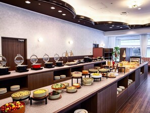 Petit déjeuner buffet servi tous les jours en supplément