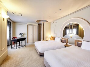 套房, 吸煙房 (Royal Pines) | 羽絨被、客房內保險箱、書桌、遮光布/窗簾