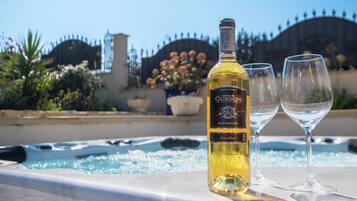 Bain à remous extérieur