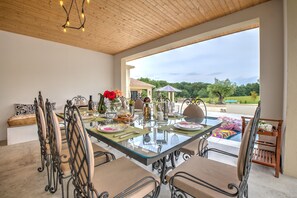 Outdoor dining
