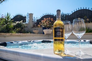 Bañera de hidromasaje exterior