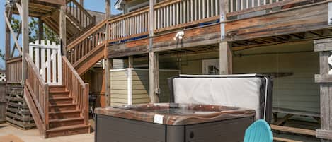 SS26: Wanderer's Rest | Pool Deck - Hot Tub