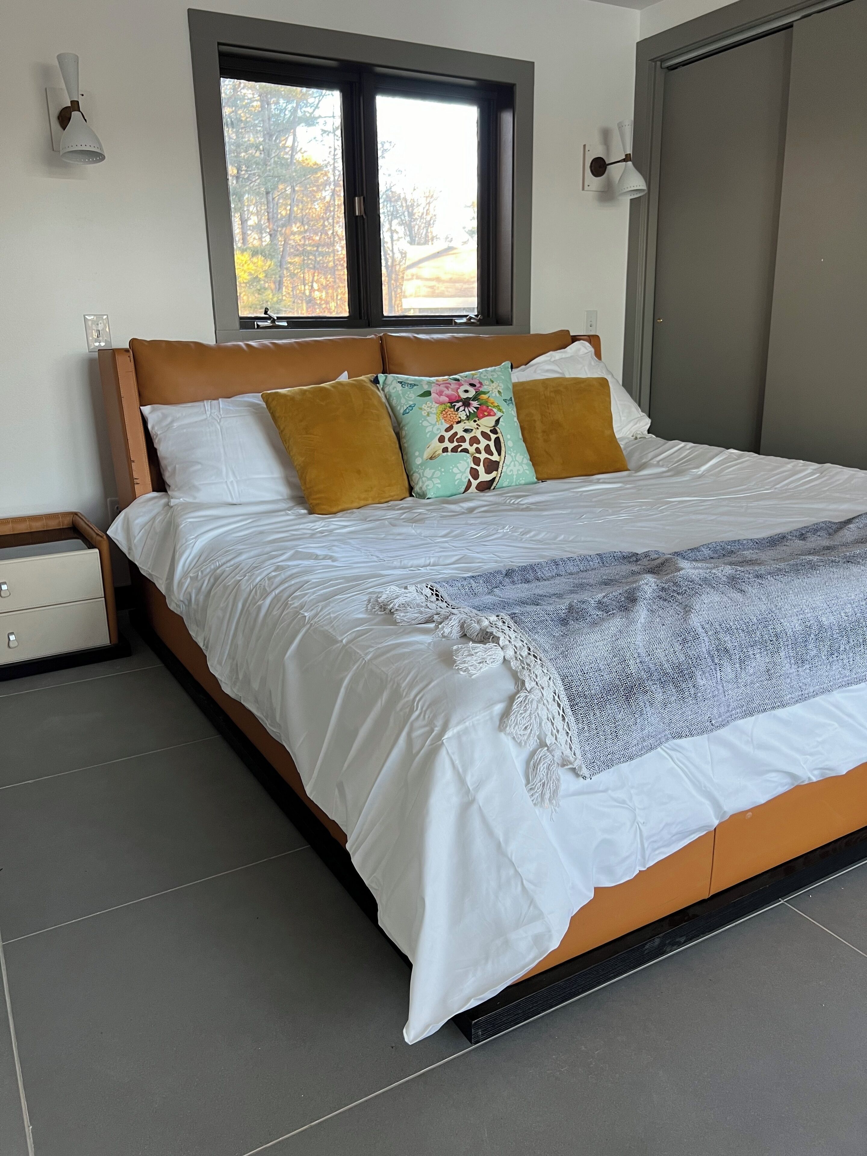 2 bedrooms, iron/ironing board, WiFi, bed sheets