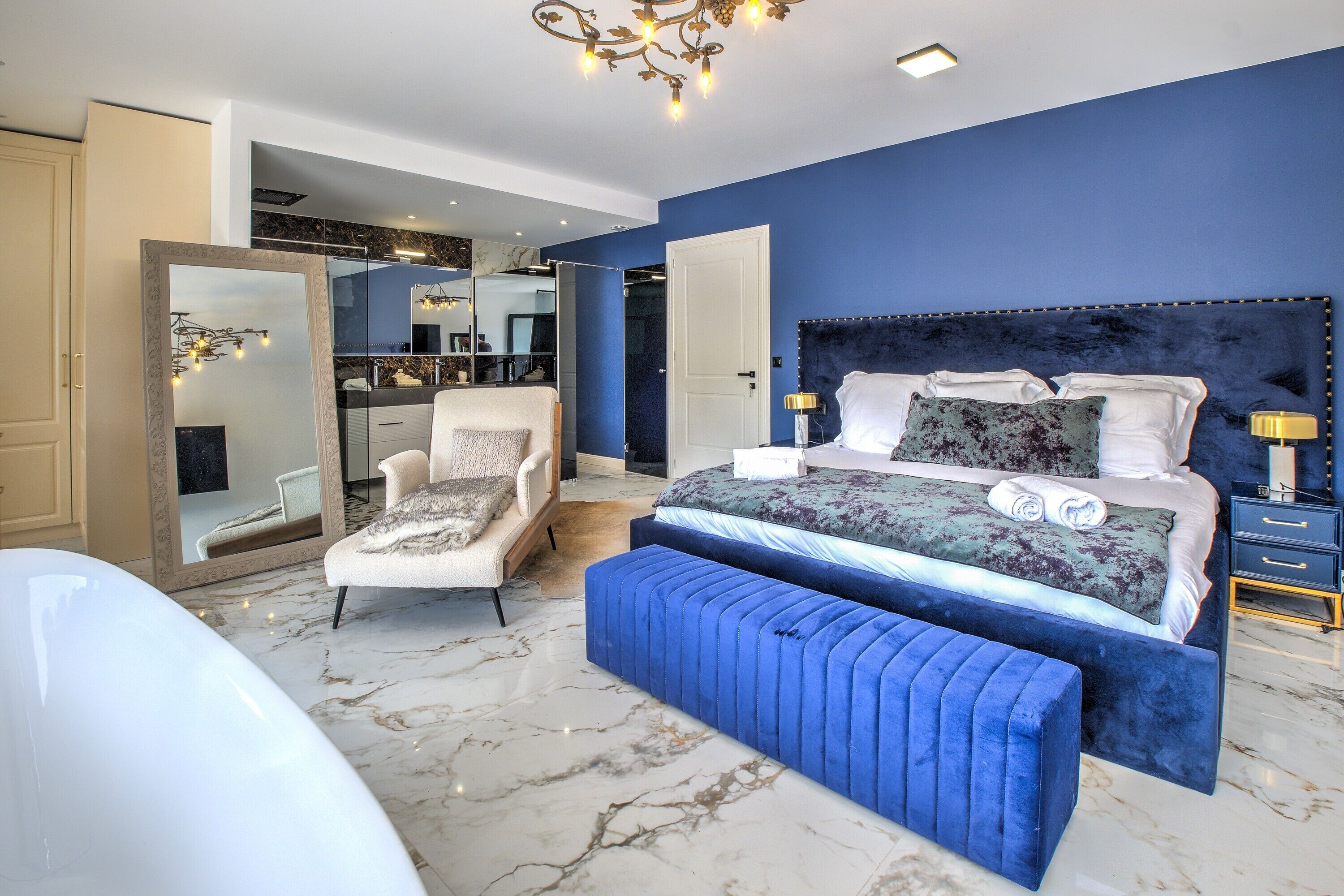 4 bedrooms, WiFi, bed sheets