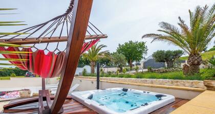 Holiday Home 'Maison De Vacances Carsac-de-Gurson' with Shared Pool, Terrace and Garden