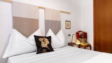 2 Schlafzimmer, Schreibtisch, Bügeleisen/Bügelbrett, kostenloses WLAN