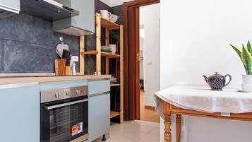 Kühlschrank, Ofen, Herdplatte, Geschirrspüler