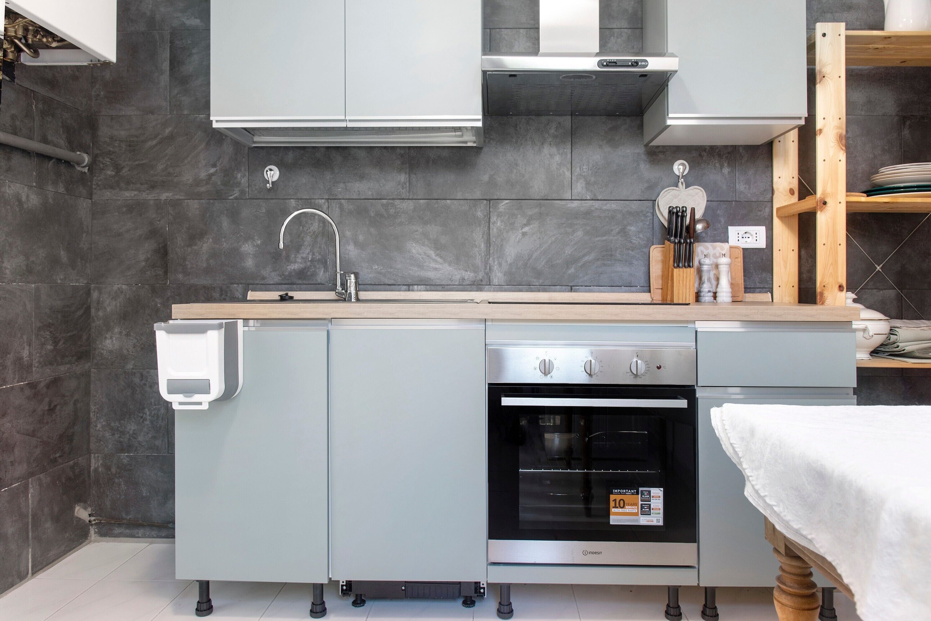 Kühlschrank, Ofen, Herdplatte, Geschirrspüler