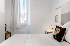 2 habitaciones, escritorio, tabla de planchar con plancha y wifi gratis 