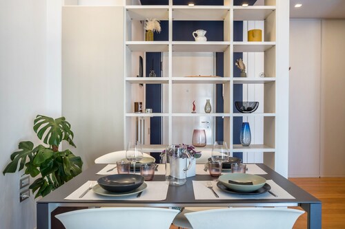 Apartment 'Appartamento Muse' with Balcony, Wi-Fi and Air Conditioning