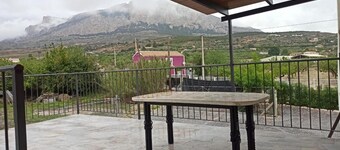 Country House 'Casa Pedro' with Private Terrace, Private Garden and Wi-Fi