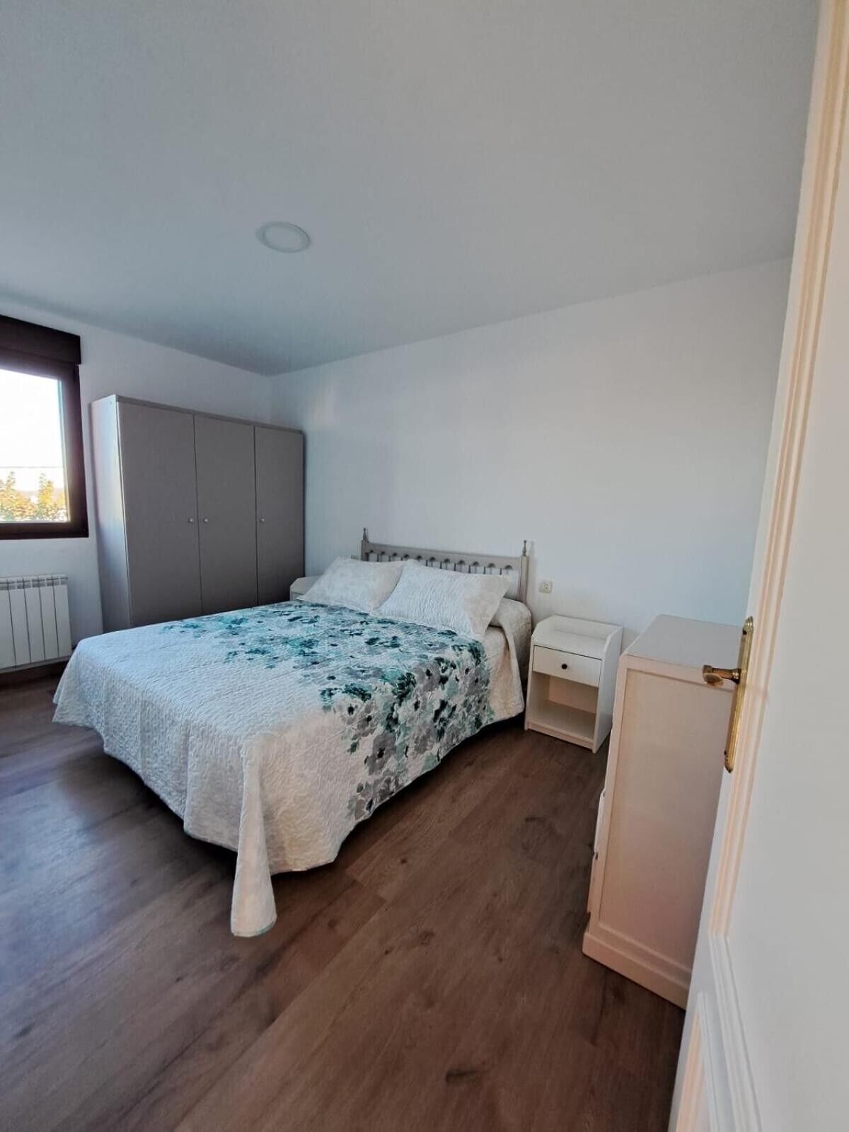 7 habitaciones, tabla de planchar con plancha y wifi gratis 