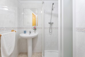 Bruser, hårtørrer, håndklæder