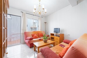 TV - Holiday Home 'Casa Rural El Maestro' with Balcony and Wi-Fi (Caudiel)