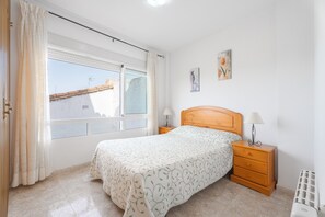 4 habitaciones, tabla de planchar con plancha y wifi gratis 