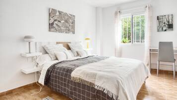 2 slaapkamers, een strijkplank/strijkijzer, gratis wifi, beddengoed