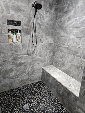 Shower, hair dryer, towels, soap - Creekside Manor is you ultimate vacation home to relax with the whole family. (Henagar)