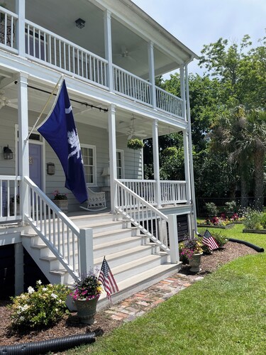 Downtown Charm. Walk to Everything. Pet Welcome!