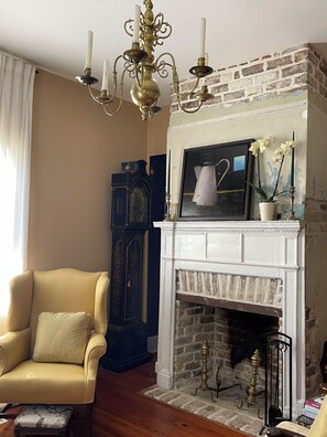 Interior - Downtown Charm. Walk to Everything. Pet Welcome! (Beaufort)