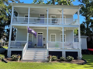 Exterior - Downtown Charm. Walk to Everything. Pet Welcome! (Beaufort)