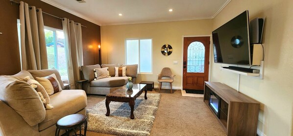 TV connectée, cheminée, jeux vidéo