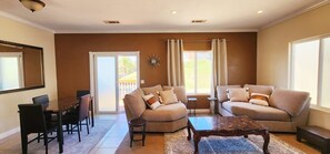 TV connectée, cheminée, jeux vidéo