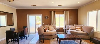 Whispering Palms Grand Cottage
