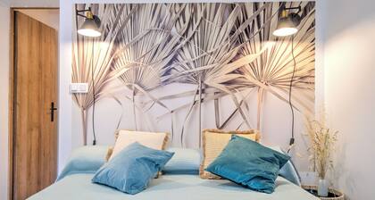 Appartement 'Le Nid Du Charmant' avec jardin privé, Wi-Fi et climatisation