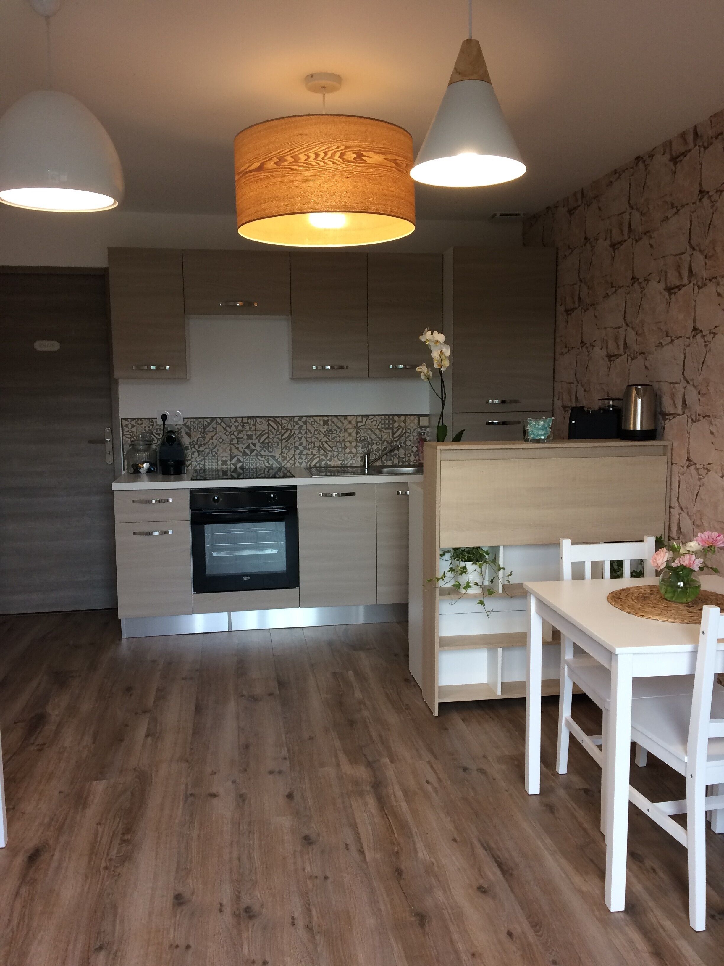 Frigorifero, microonde, forno, piano cottura