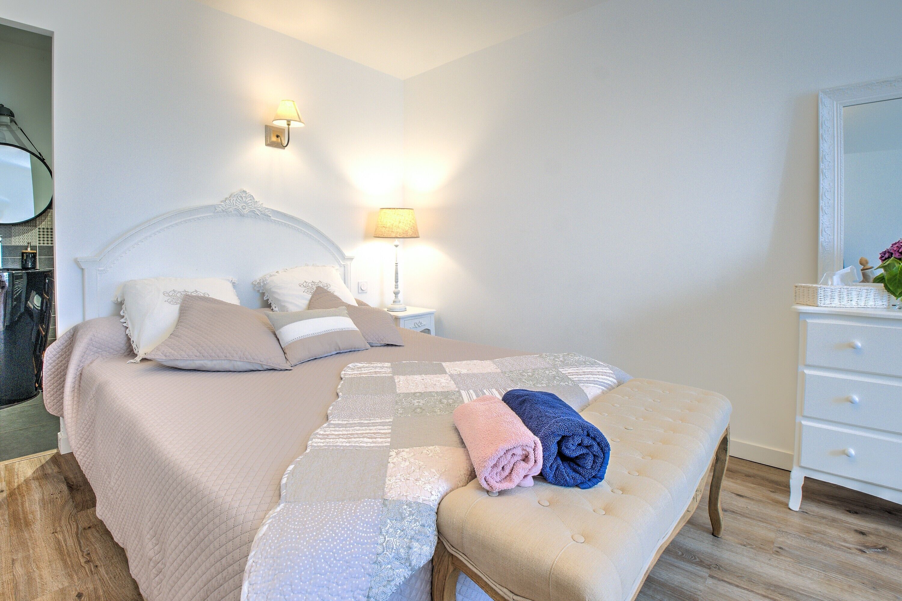 1 chambre, fer et planche à repasser, Wi-Fi gratuit, draps fournis