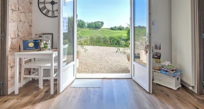 Maison d'hÎtes 'Au Charmant Des Vignes' avec terrasse privée et Wi-Fi