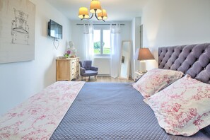 1 bedroom, iron/ironing board, free WiFi, bed sheets - Guest House 'Au Charmant Des Vignes' with Private Terrace and Wi-Fi (Montagne)