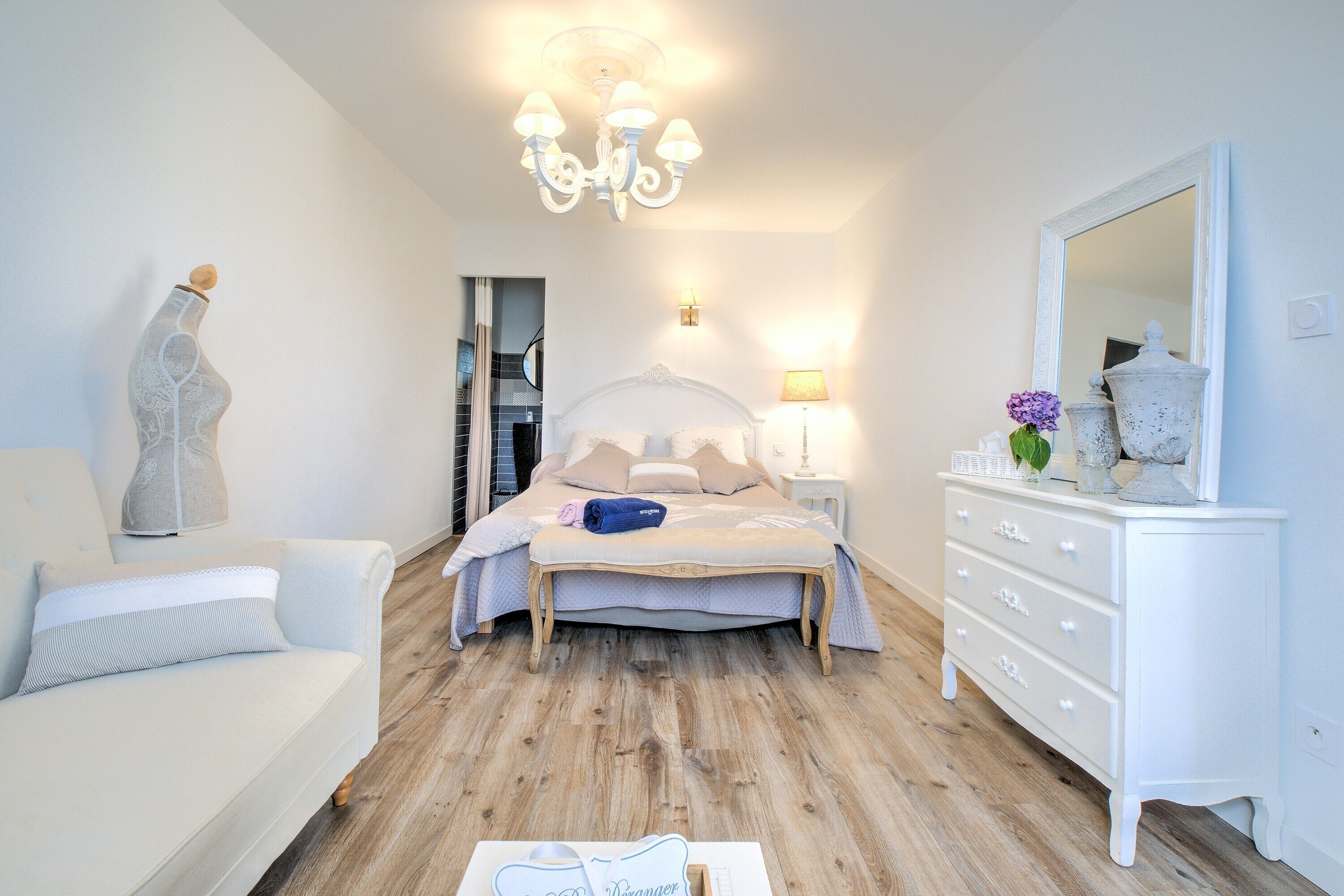 1 chambre, fer et planche à repasser, Wi-Fi gratuit, draps fournis