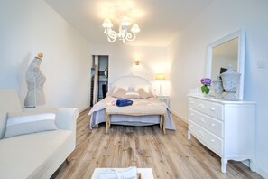 1 habitación, tabla de planchar con plancha, wifi gratis y ropa de cama 