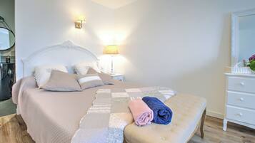 1 slaapkamer, een strijkplank/strijkijzer, gratis wifi, beddengoed