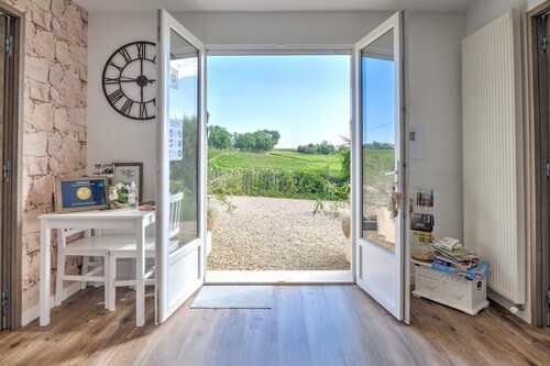 Maison d'hôtes 'Au Charmant Des Vignes' avec terrasse privée et Wi-Fi