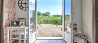 Guest House 'Au Charmant Des Vignes' with Private Terrace and Wi-Fi