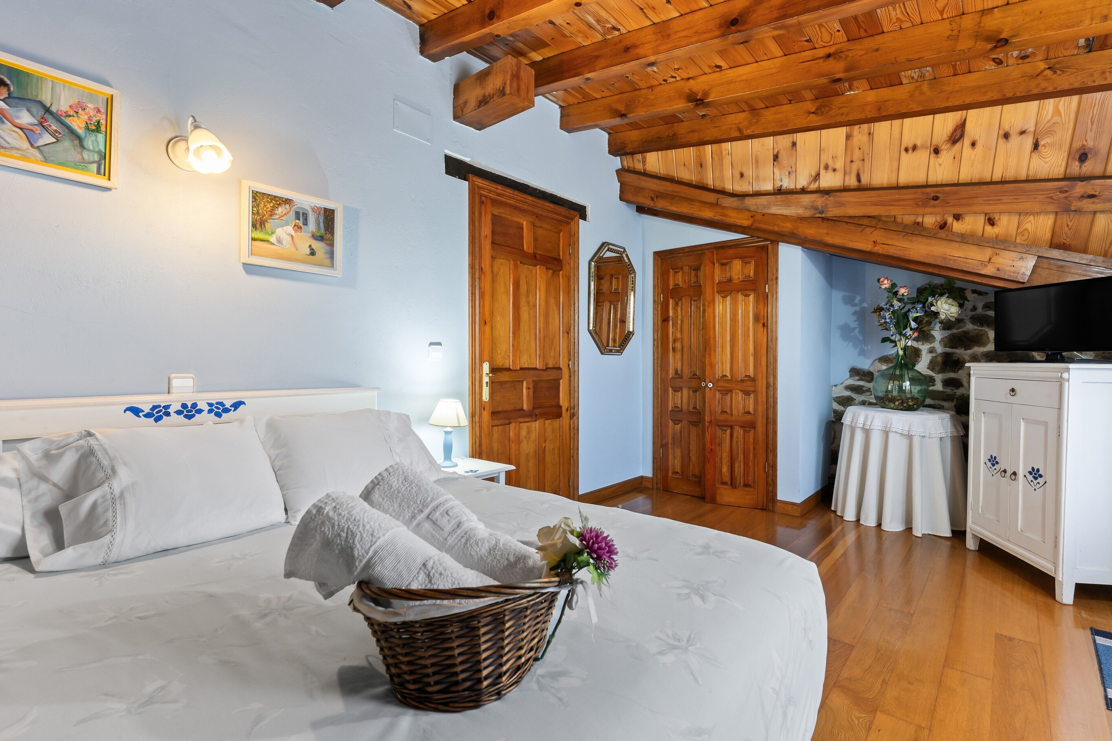 5 chambres, fer et planche à repasser, Wi-Fi gratuit, draps fournis