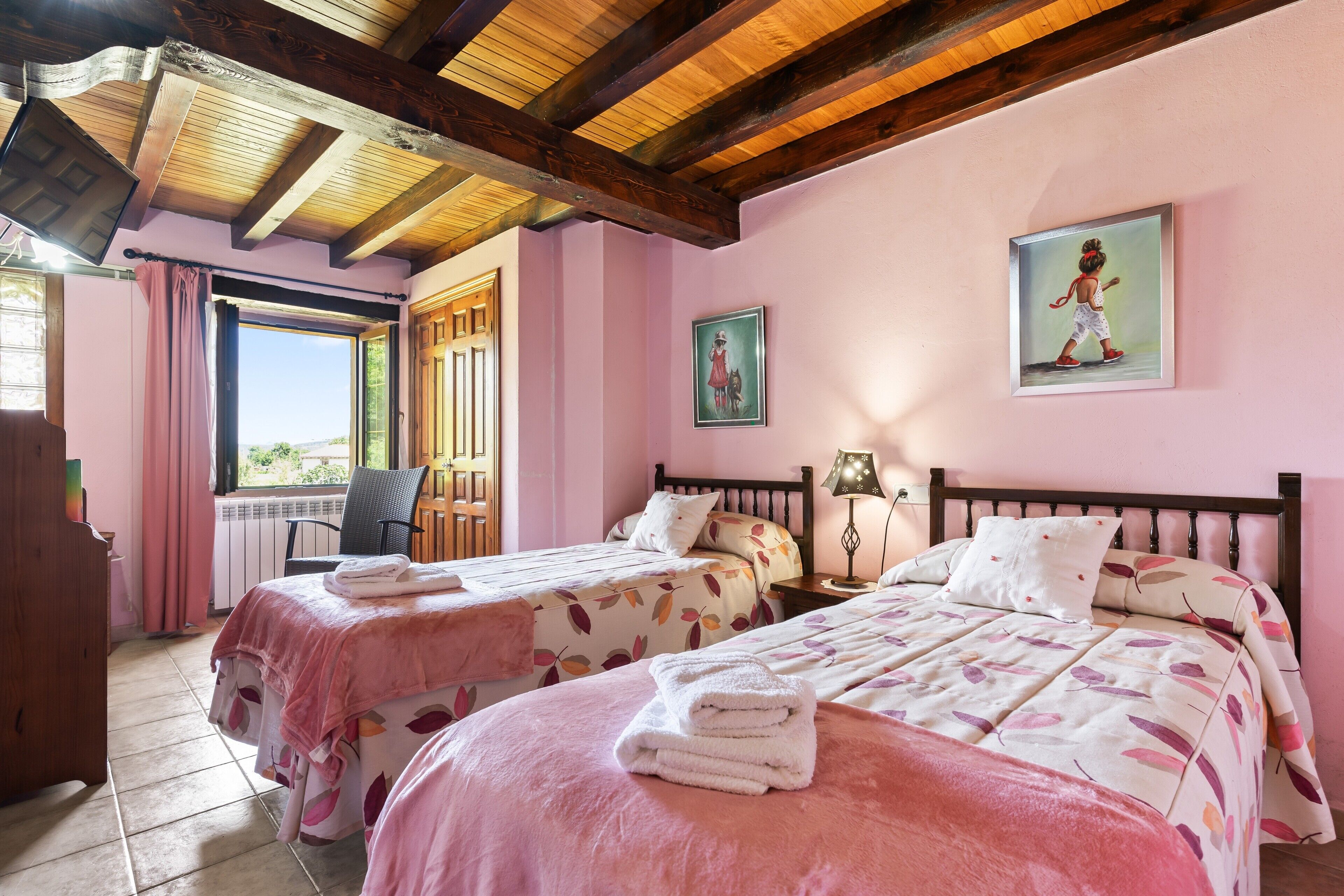 5 bedrooms, iron/ironing board, free WiFi, bed sheets