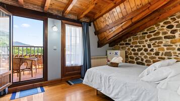 5 bedrooms, iron/ironing board, free WiFi, bed sheets