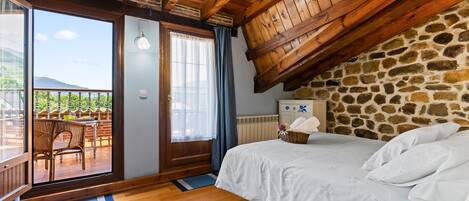 5 bedrooms, iron/ironing board, free WiFi, bed sheets