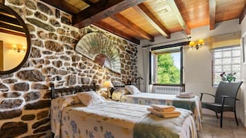 5 bedrooms, iron/ironing board, free WiFi, bed sheets