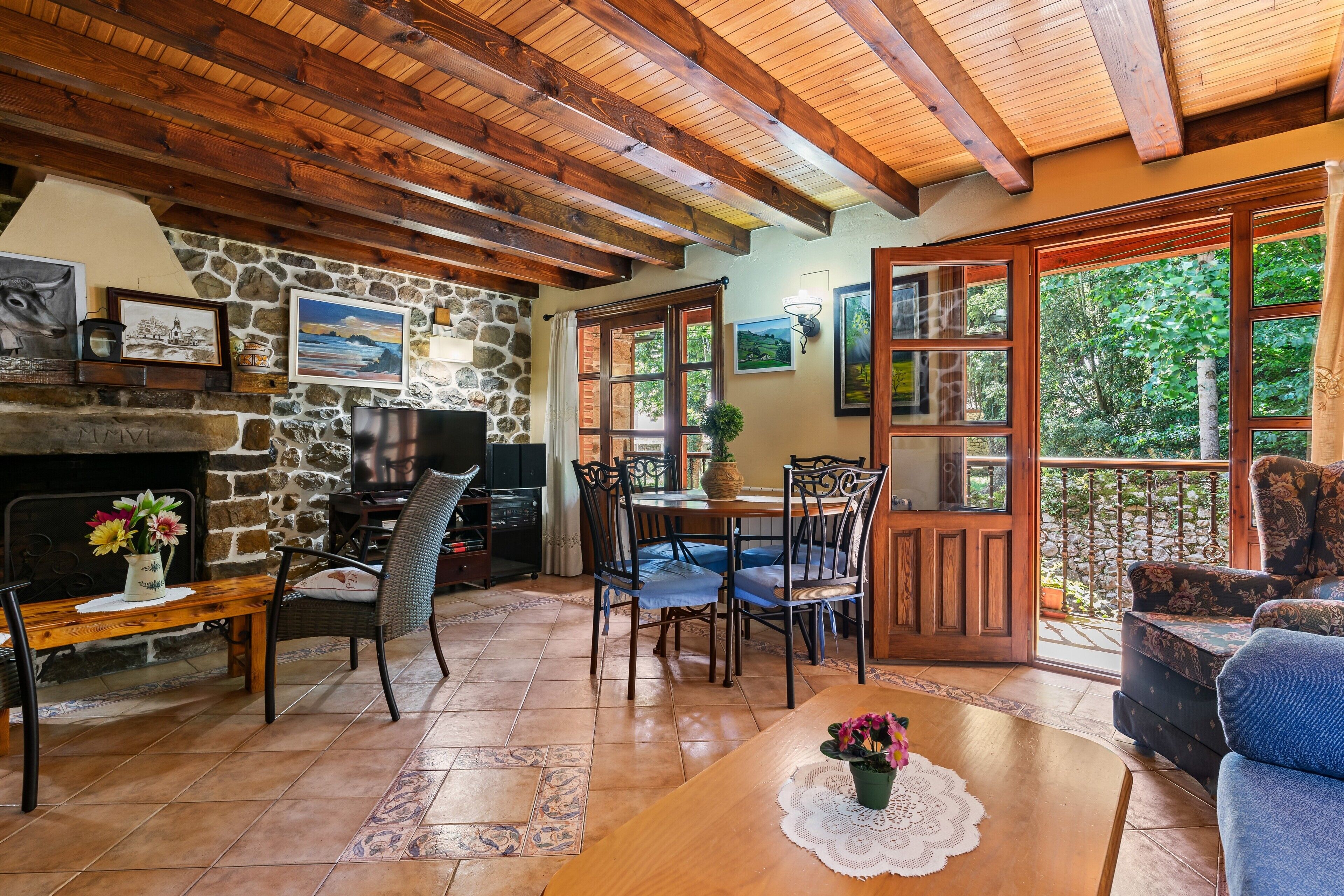 TV, fireplace, DVD player