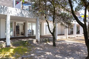 Exterior - Apartment 'Le Noirmoutier Appt 3 Chambres' with Wi-Fi (Les Sables-d'Olonne)