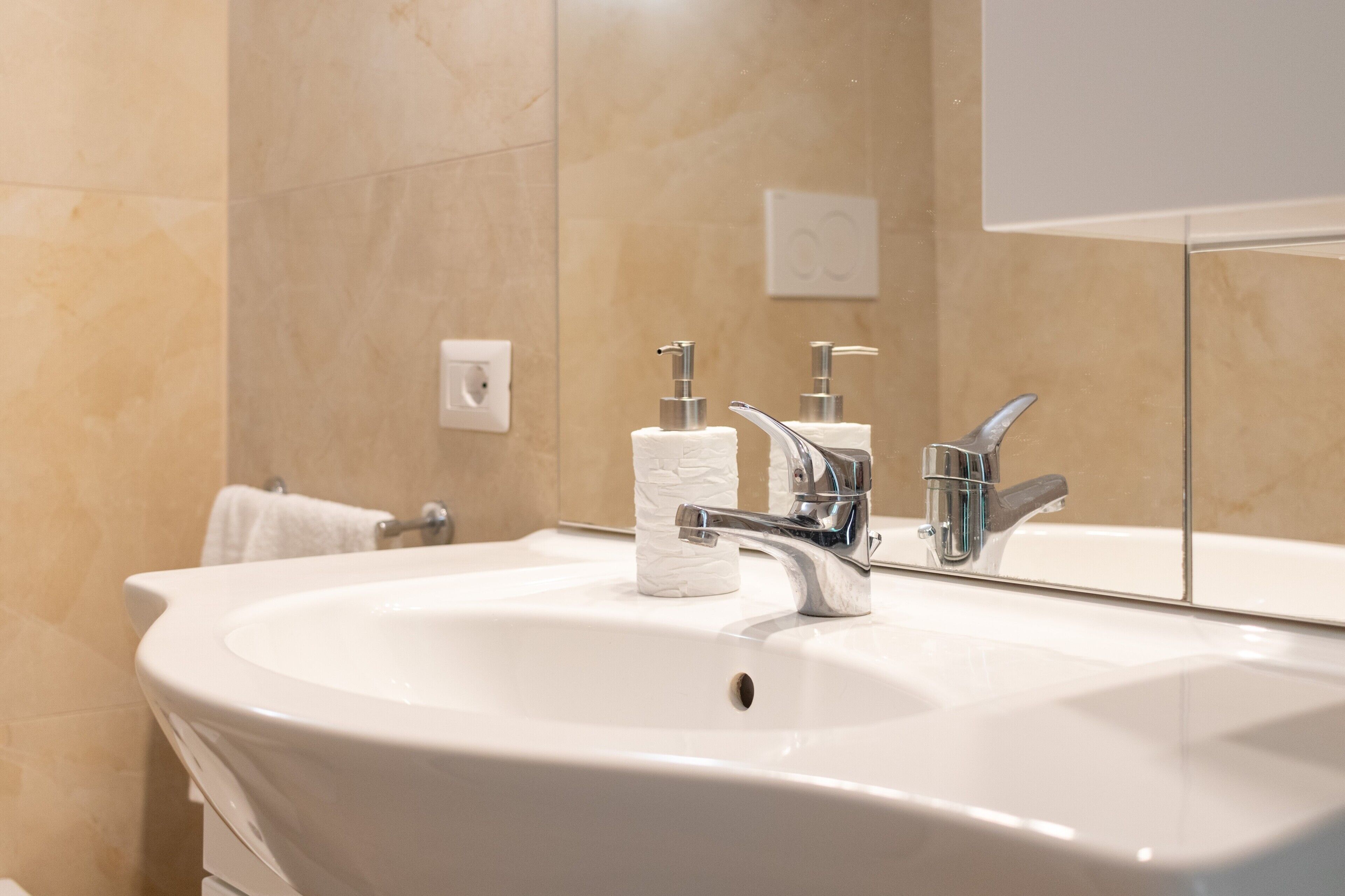 Een douche, een haardroger, handdoeken