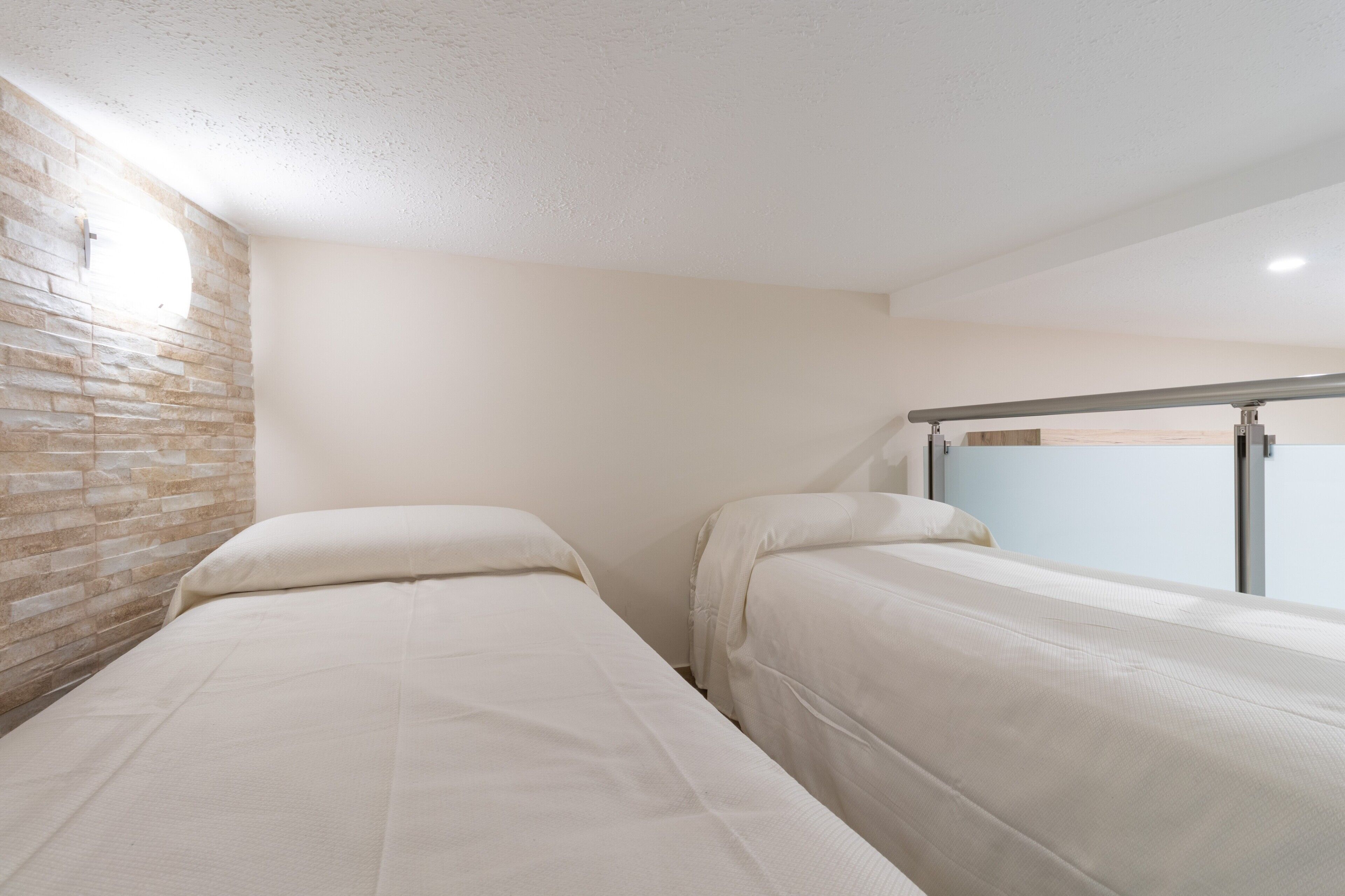 1 slaapkamer, een strijkplank/strijkijzer, gratis wifi, beddengoed