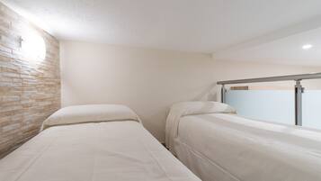 1 slaapkamer, een strijkplank/strijkijzer, gratis wifi, beddengoed