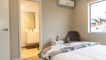 3 bedrooms, desk, iron/ironing board, WiFi