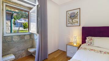 3 dormitorios, tabla de planchar con plancha, wifi gratis y ropa de cama