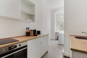 Kylskåp, mikrovågsugn, ugn och diskmaskin